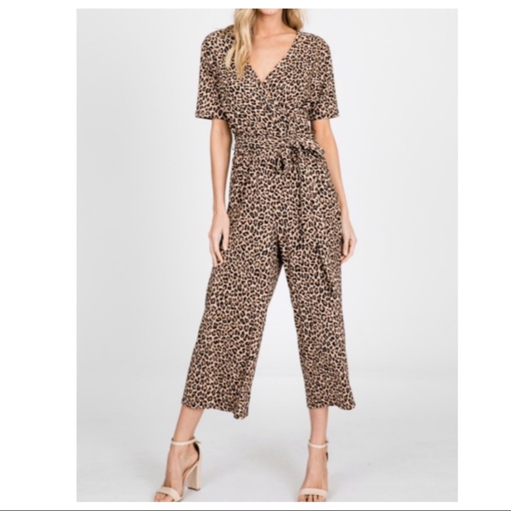 ✨LAST ONE✨Leopard print ankle length jumpsuit - Picture 7 of 8